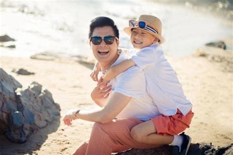 Hà Hồ thiêu đốt mọi ánh nhìn khi diện bikini trồng cây chuối