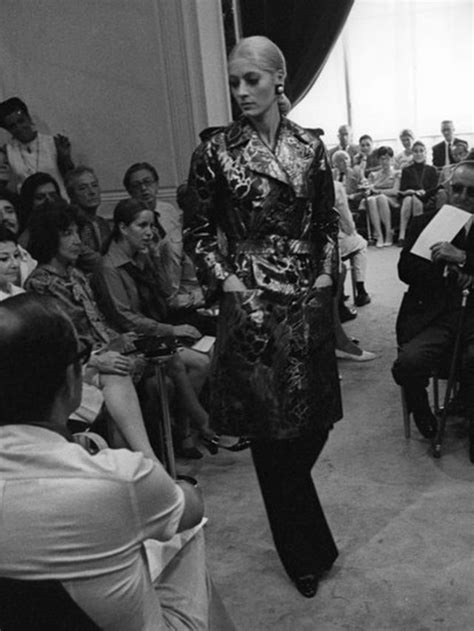 Yves Saint Laurent O Costureiro Que Vestiu As Mulheres Em Luta Pela Emancipação Bbc News Brasil