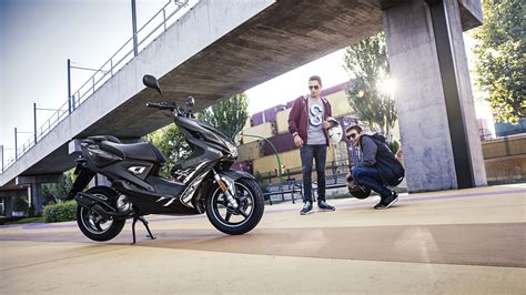 Yamaha Aerox R Naked