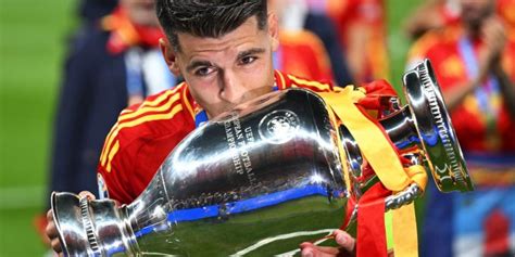 Fussball Europameister Alvaro Morata Und Ehefrau Trennen Sich