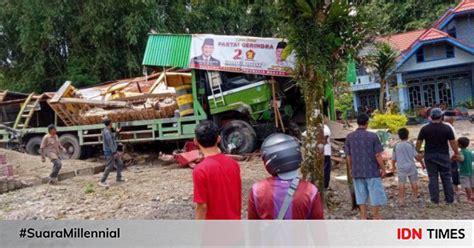 Truk Muatan Alat Berat Hantam 7 Kendaraan Dan 4 Pejalan Kaki