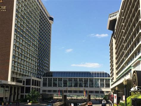 Both Sides Of The Galt House Picture Of Galt House Hotel Louisville