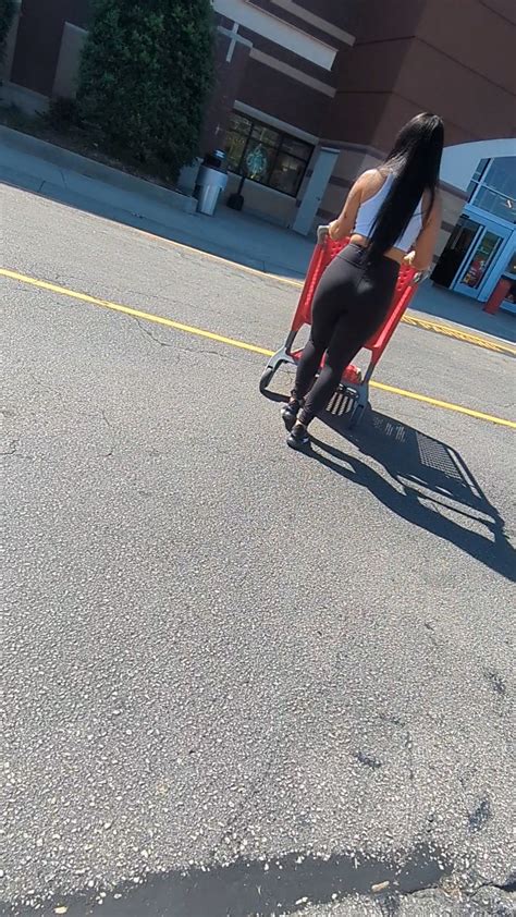 Sexy Latina Milf Showing Off Her VTL Spandex Leggings Yoga Pants Forum