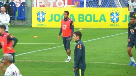 Neymar Torna Ad Allenarsi In Brasile Dopo Le Accuse Di Stupro