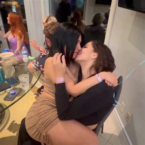 Alinity Fandy Lesbian French Kiss PPV Onlyfans Video Leaked In Flue