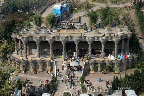 В Китае построили огромный туалет на 2000 посетителей в стиле ...