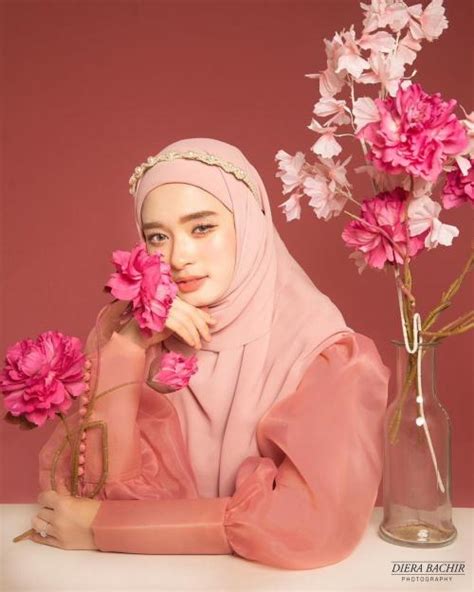 Cantiknya Inara Rusli Pakai Outfit Serba Pink Disebut Song Hye Kyo Versi Syariah Okezone