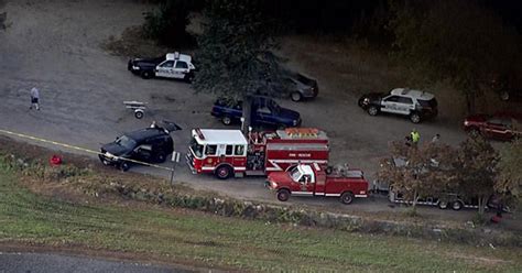 Car Crashes Into Rockland Pond Cbs Boston