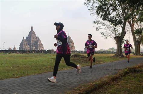 Pelari Bergembira Bersama Di Ajang Mandiri Jogja Marathon