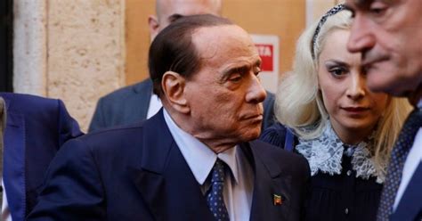 Berlusconi Lascia La Terapia Intensiva Trasferito In Un Reparto Di