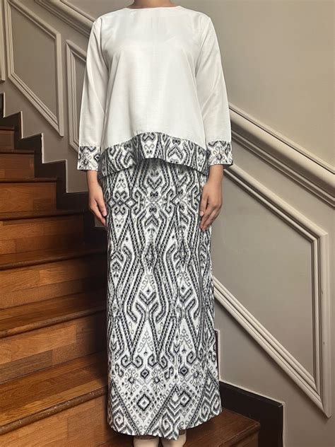 Baju Kurung With Sarawak Batik In Black And White Women S Fashion