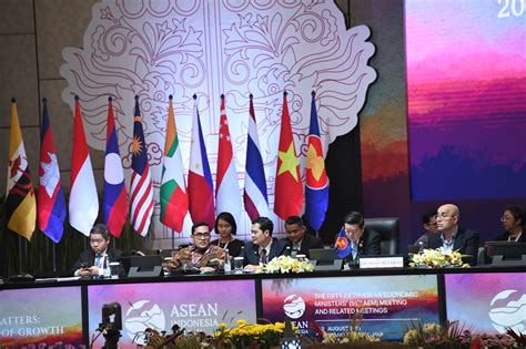 Secretary General Of ASEAN Attends The 11th East Asia Summit Economic