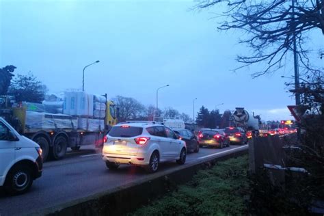 Près De Rennes Un Véhicule Tombe En Panne Plusieurs Kilomètres De