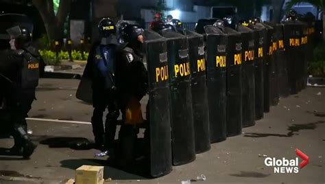 6 Dead After Rioters Clash With Police Over Indonesia Election Results