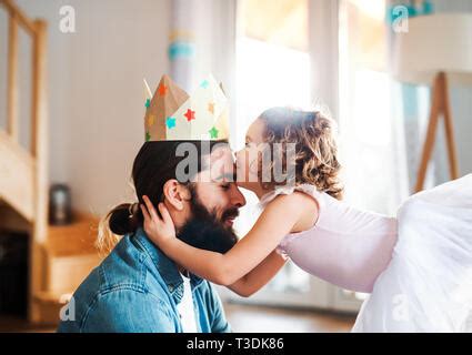 Jolie Petite Fille Avec Couronne Princesse Dessin Au Dessus De La T Te