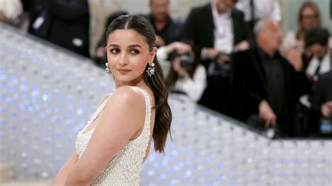 net worth of alia bhatt in rupees