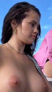 Selena Gomez Nude Tits Out On A Boat The Fappening Leaked Photos