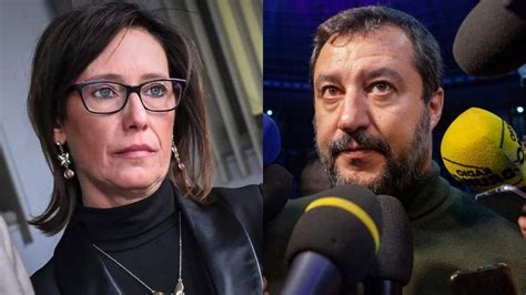 Ilaria Cucchi archiviata querela dire Salvini sciacallo non è reato