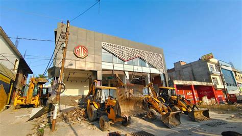 Anti Encroachment Drive Famous MG Hector Showroom At Malik Market