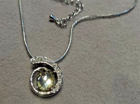 VTG Lia Sophia Grey Checker Cut Crystal W Rhinestones Swirl Pendant