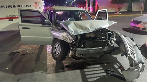 Choque en el Centro de Guasave deja fuertes daños materiales Los