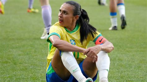 Brazil women's star Marta to retire from international soccer