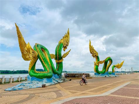 Rey De Phayanak O Del Naga De La Estatua De La Serpiente En El R O