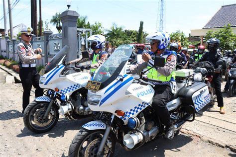 Polda Kawal Pemudik Sepeda Motor Di Jalur Pantura Radio Idola Semarang