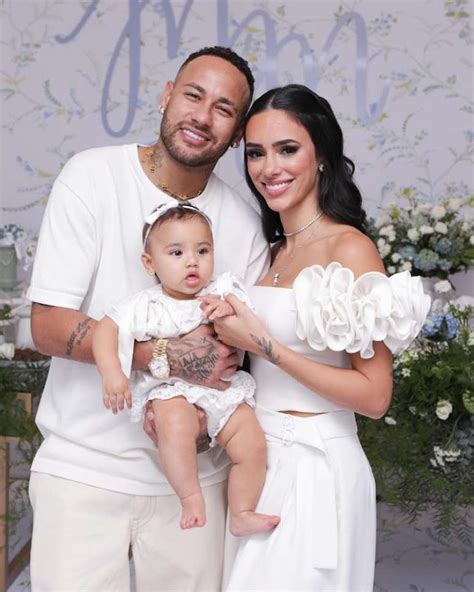 Neymar Compartilha Lbum De Fotos Do Batizado Da Filha Mavie Veja