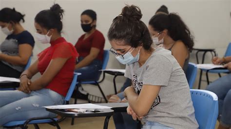 Mais De 6 5 Mil Candidatos Fazem Provas Do Vestibular Da Unitins No