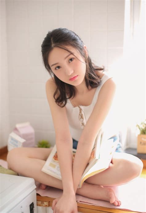 居家型可爱小妹背心短裤夏日清凉写真集 27270图片大全