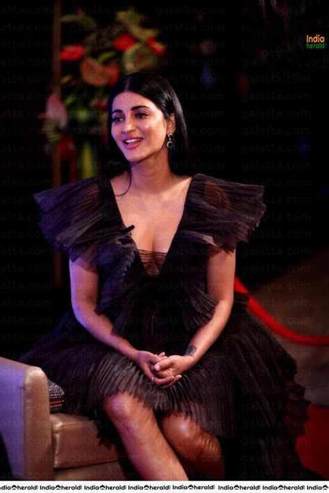 Shruti Haasan Hot Deep Cleavage Show Photos At Galatta Even