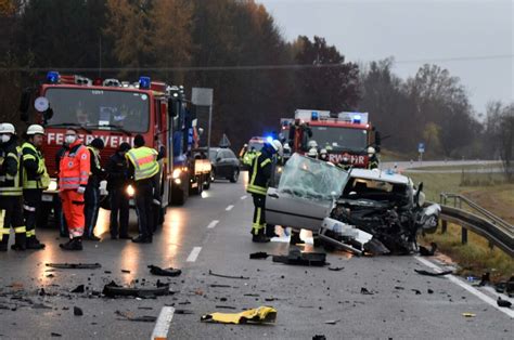 Fahrer Nicht Angeschnallt J Hriger Verliert Bei Unfall Auf B Bei