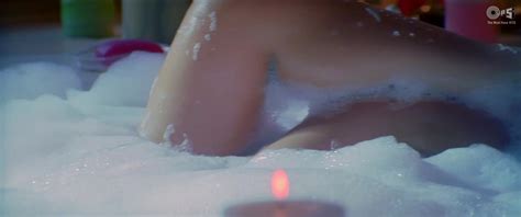 Nude Video Celebs Kareena Kapoor Sexy Bewafaa