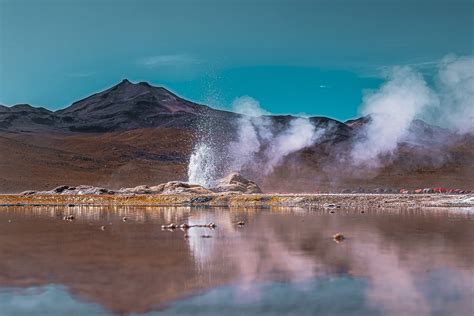 Pustynia Atacama Księżycowa Dolina gorące źródła i gejzery