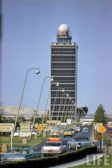 Vintage Photographs of Idlewild Airport, 1961 | grayflannelsuit.net