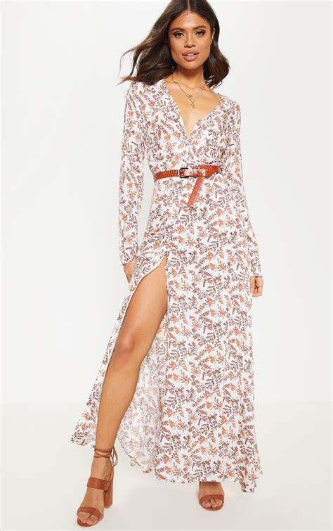 Robe longue boutonnée à imprimé floral crème Robes PrettyLittleThing FR