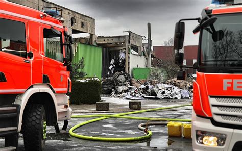 Hilden Gro Brand In Gewerbegebiet Schaulustige Behindern Feuerwehr