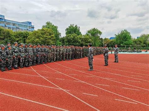 士气昂扬逐风采 军训慰问暖人心 ——工学院开展军训学生慰问活动 新闻中心 电子科技大学成都学院 工学院