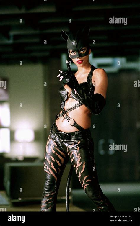 CATWOMAN, HALLE BERRY, 2004 Stock Photo - Alamy