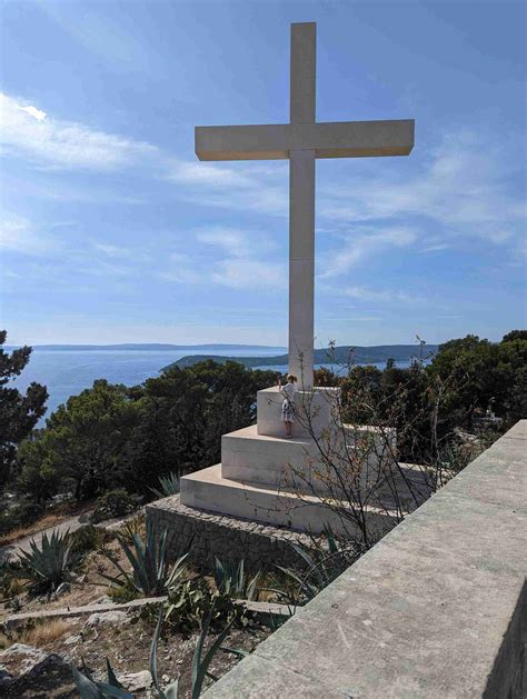 Travelogue: A Scamper Up Marjan Hill - Wonder & Sundry