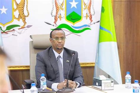 Sawirro Madaxweyne Cali Guudlaawe Oo Amar Culus Dul Dhigay Hayadaha Qm