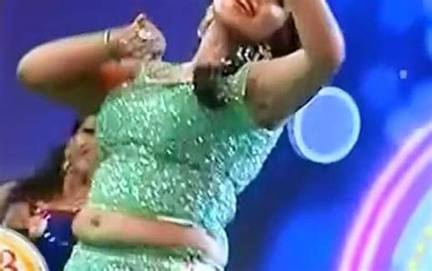 South Actress Shamna Kasim Hot Saree Navel