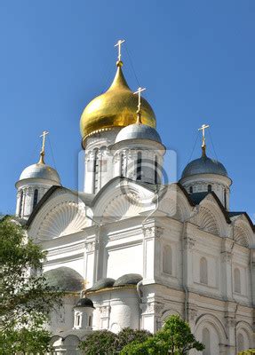 Cúpulas da igreja ortodoxa russa dedicada ao arcanjo michael fotomural