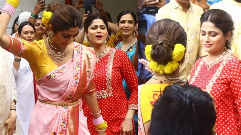 Watch Shilpa Shetty Kundra Shamita Shetty Dance Their Hearts Out On Dhol Beats During Ganpati