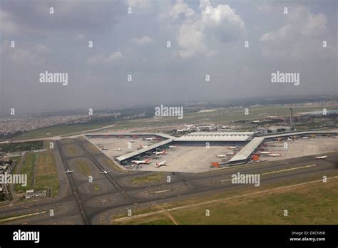 Delhi International airport view from a flight while landing, Delhi ...