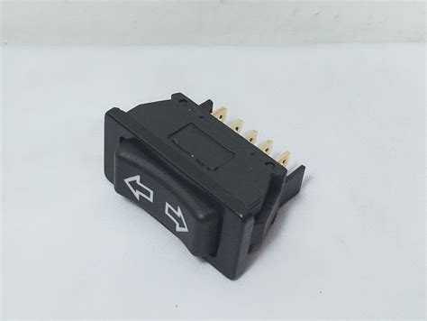 SAGA OLD WIRA ISWARA POWER WINDOW SWITCH UNIVERSAL USE 5 PIN