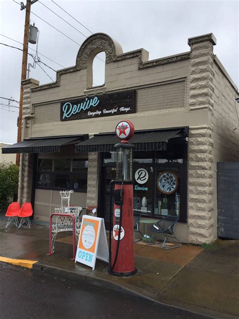 Where is this window? Why is it here? - Walk Ashland