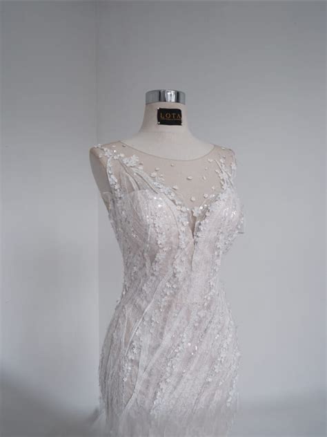 White Nude Victoria Lota