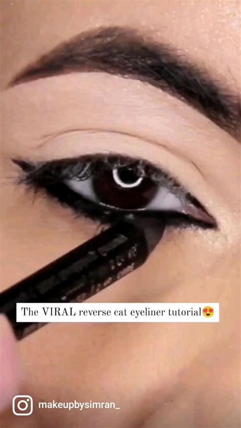 Viral Reverse Cat Eye Tutorial 😍 Eyeliner Tutorial Eyeliner Cat Eye